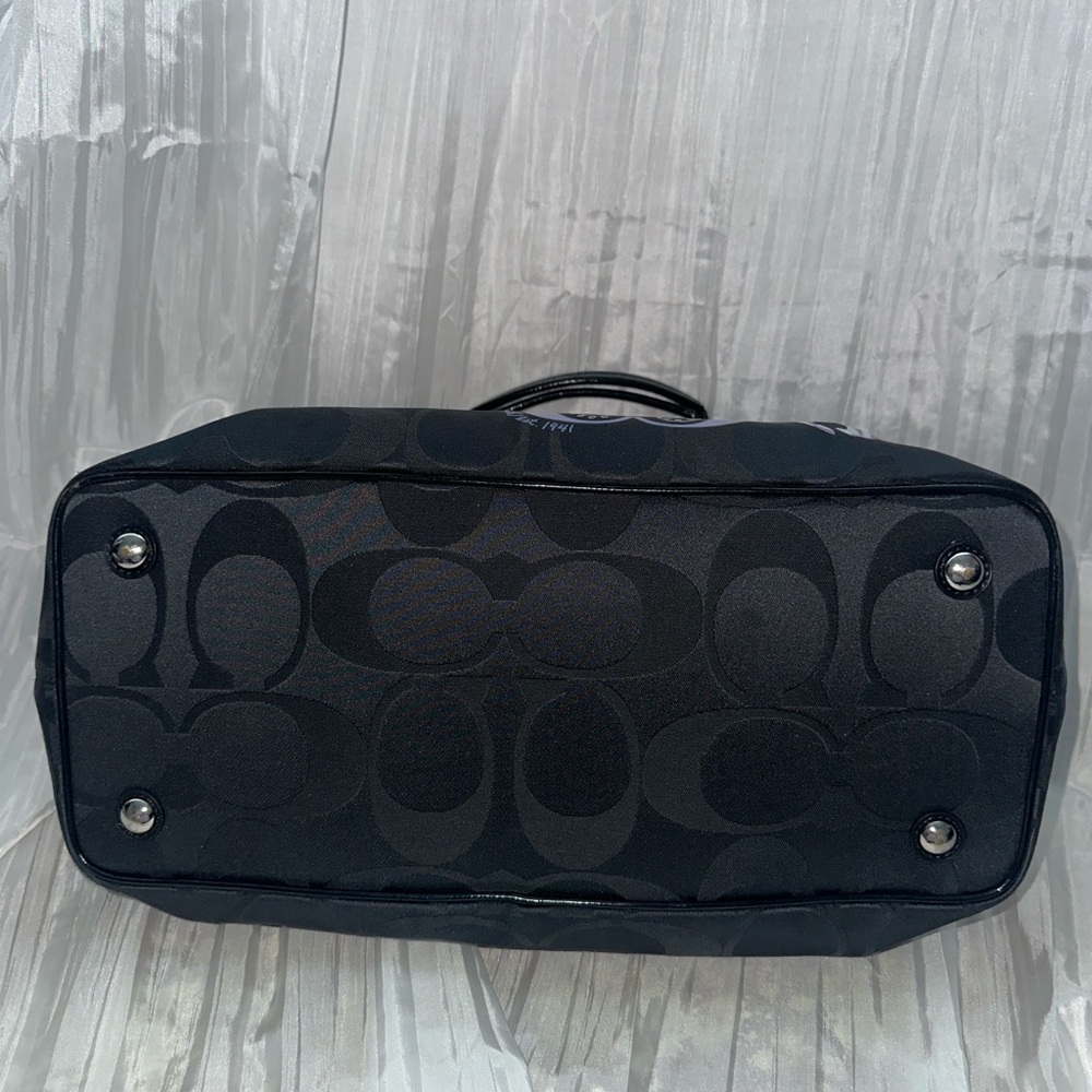 Coach Black Signature Canvas Optic Artistic Tote w Kisslock Closure EUC. - Picture 8 of 16